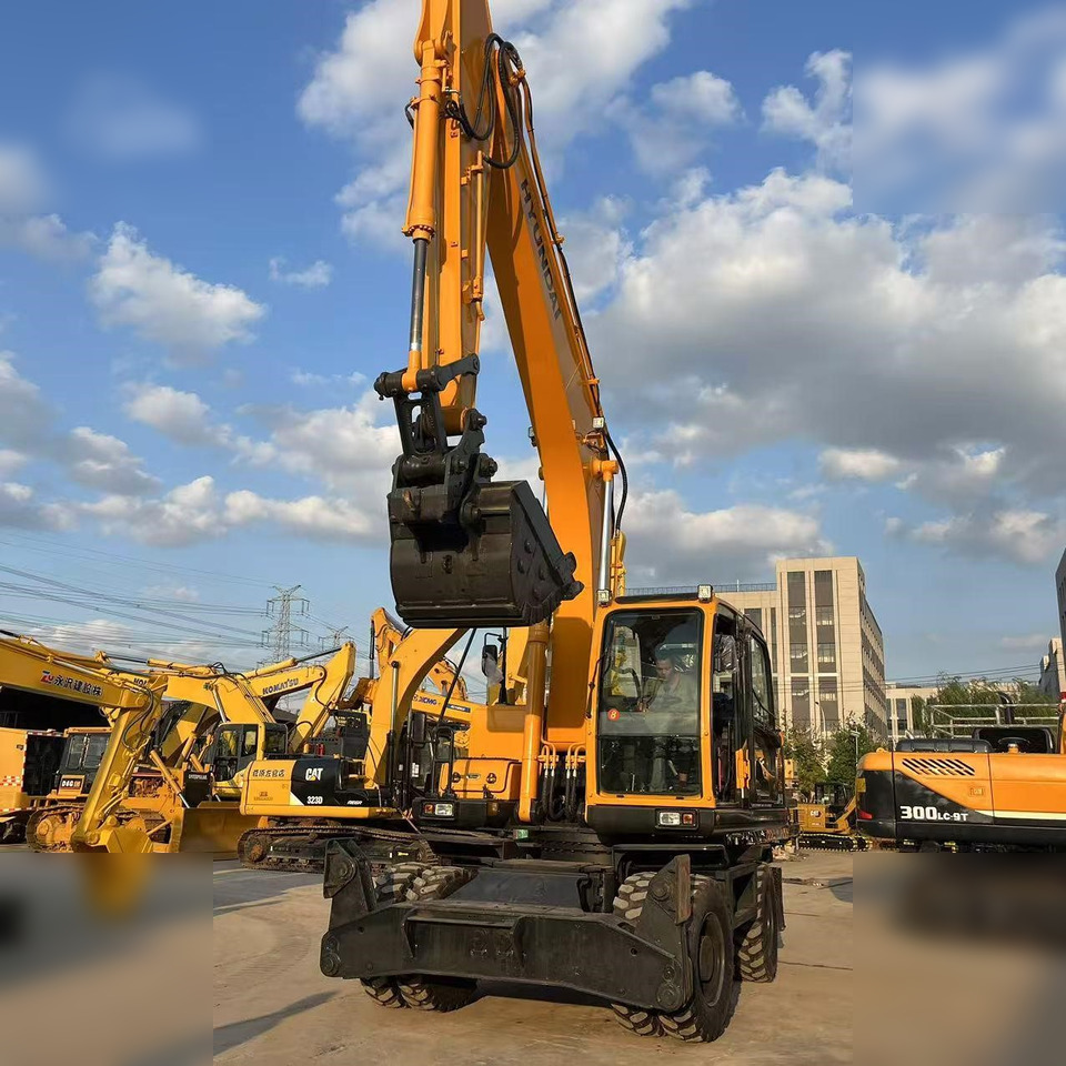 HYUNDAI ROBEX 210W-9 - Excavadora de ruedas: foto 2 HYUNDAI ROBEX 210W-9 - Excavadora de ruedas: foto 2