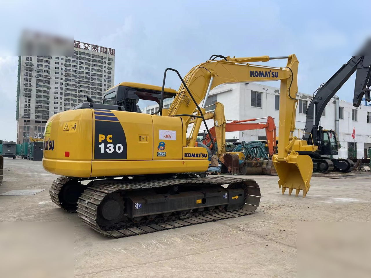 KOMATSU PC130-7 - Excavadora de cadenas: foto 2 KOMATSU PC130-7 - Excavadora de cadenas: foto 2