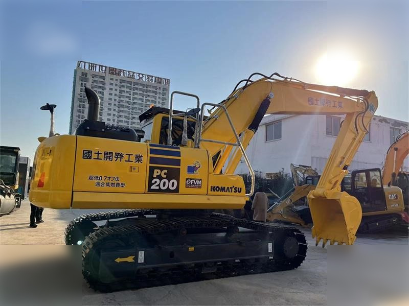 KOMATSU PC200-8N1 - Excavadora de cadenas: foto 2 KOMATSU PC200-8N1 - Excavadora de cadenas: foto 2