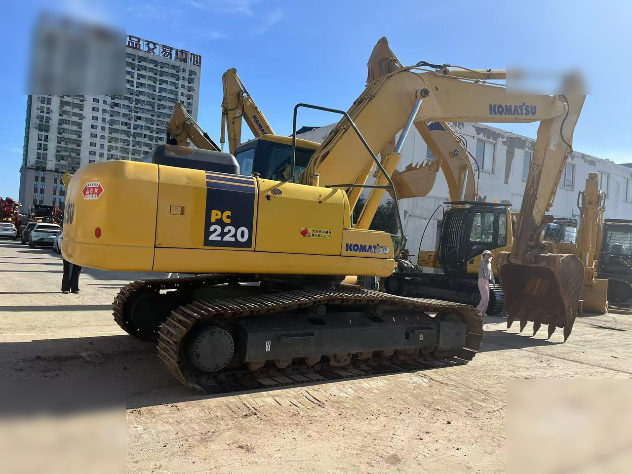 KOMATSU PC220-7 - Excavadora de cadenas: foto 2 KOMATSU PC220-7 - Excavadora de cadenas: foto 2