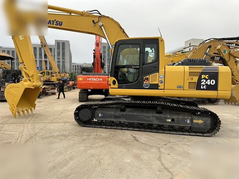 KOMATSU PC240 LC-8 - Excavadora de cadenas: foto 1 KOMATSU PC240 LC-8 - Excavadora de cadenas: foto 1