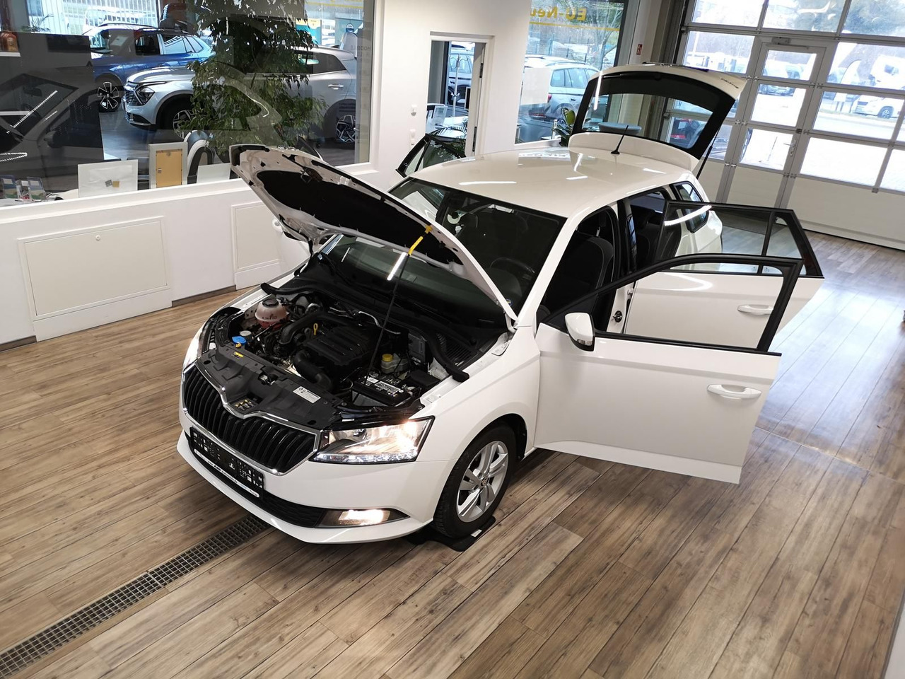 Skoda Fabia Combi Ambition 1.0TSI 81kW+R-KAM+PDC+KLIMA - Coche: foto 5 Skoda Fabia Combi Ambition 1.0TSI 81kW+R-KAM+PDC+KLIMA - Coche: foto 5