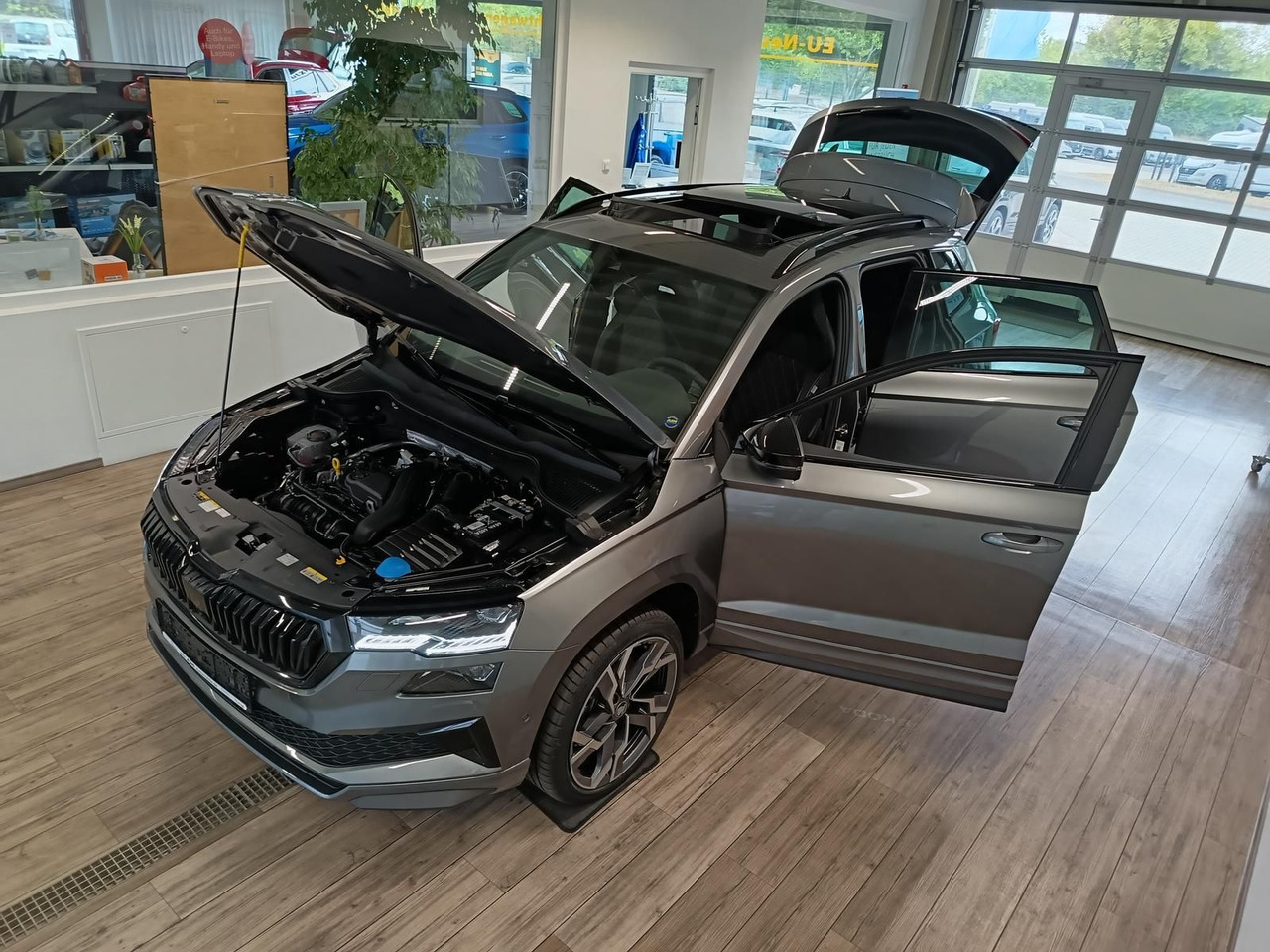 Skoda Karoq Sportline 1,5 TSI DSG*AHK*PSD*STD.HZG*NAVI - SUV/ Todoterreno: foto 2 Skoda Karoq Sportline 1,5 TSI DSG*AHK*PSD*STD.HZG*NAVI - SUV/ Todoterreno: foto 2