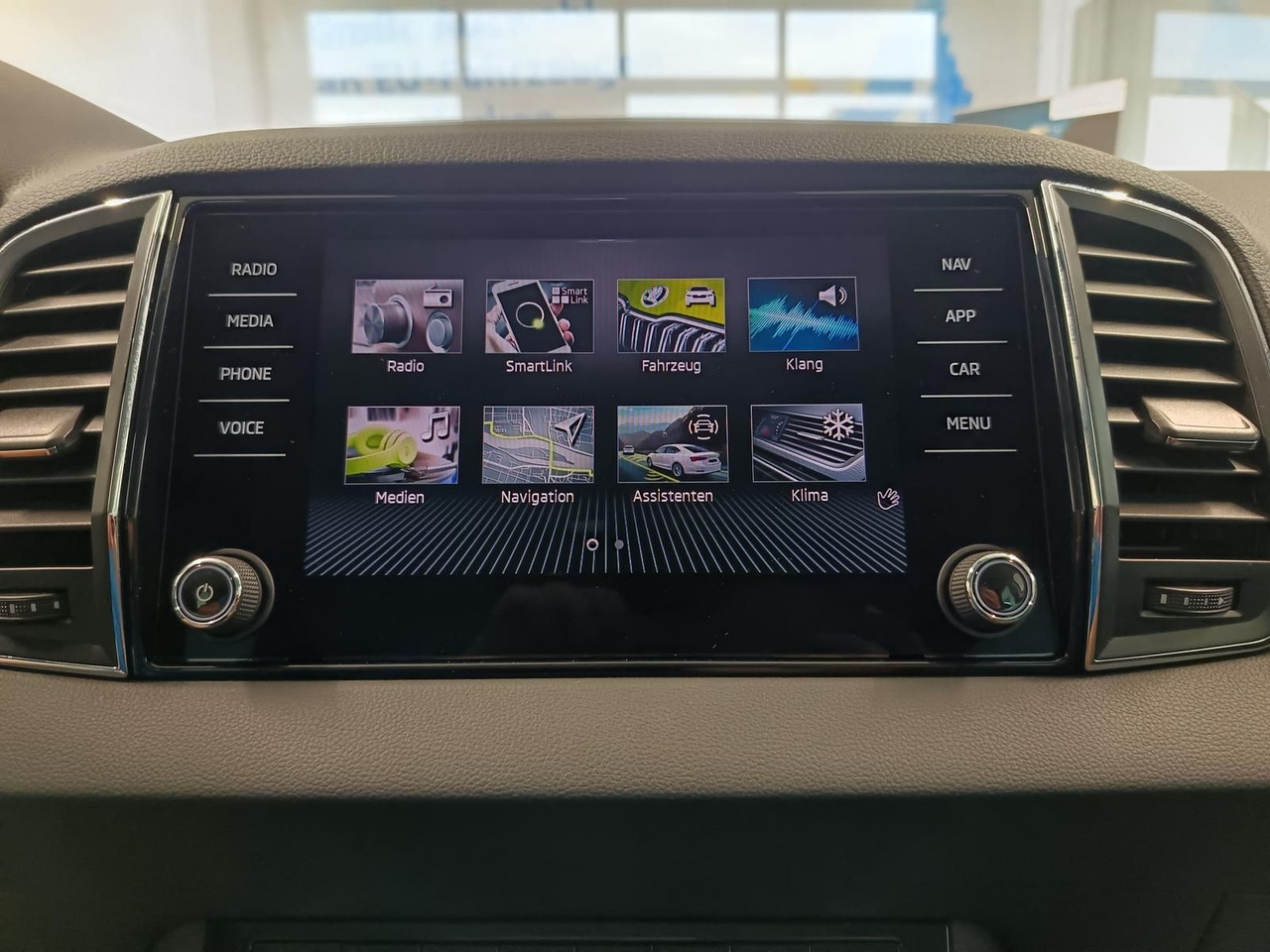 SUV/ Todoterreno Skoda Karoq Style 1,5TSI DSG*AHK-VORBER*NAVI*LED*R-KAM: foto 11
