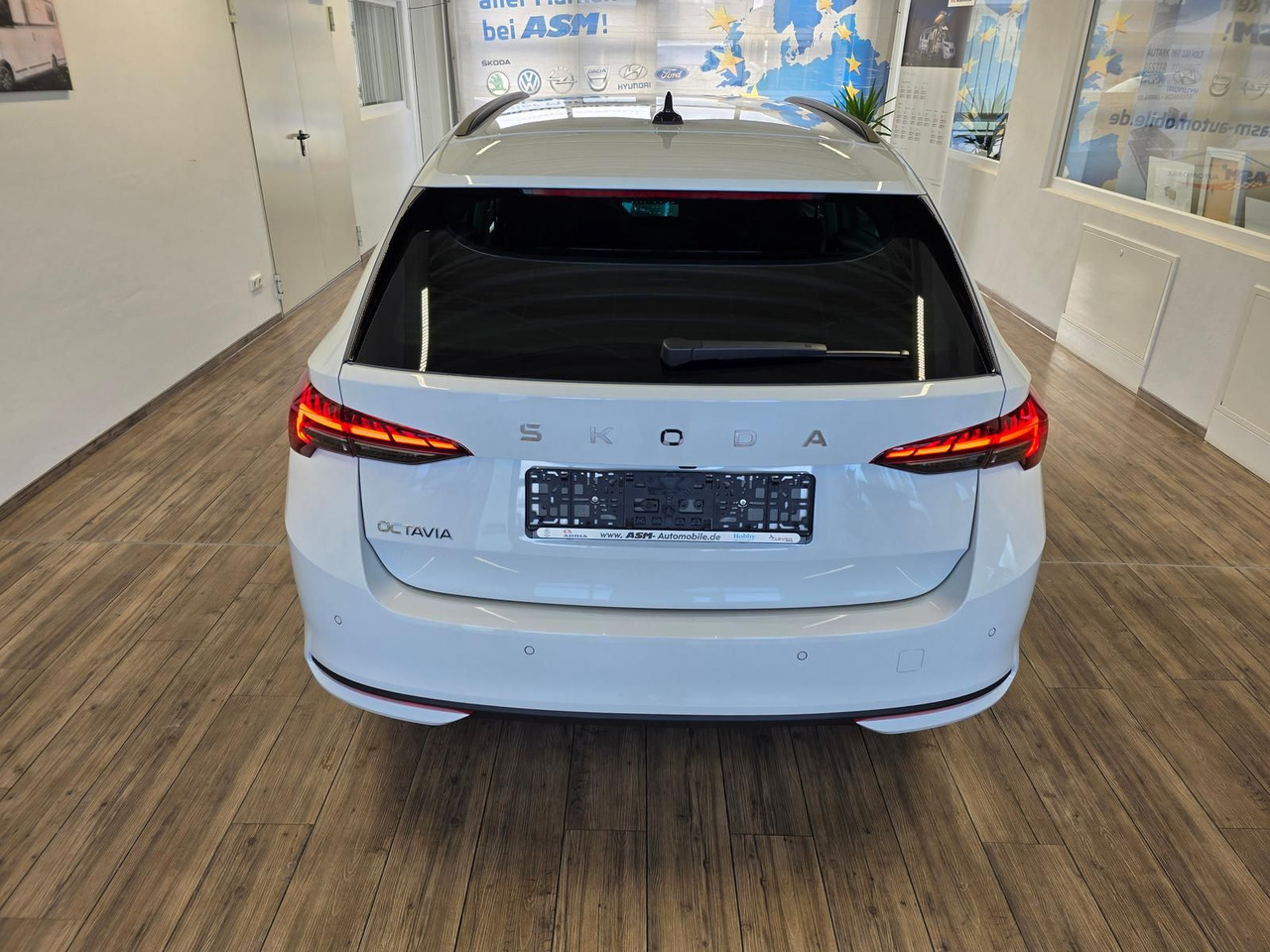 Skoda Octavia Combi Selection DSG*LED*ACC*WINTERPAKET* - Coche: foto 5 Skoda Octavia Combi Selection DSG*LED*ACC*WINTERPAKET* - Coche: foto 5