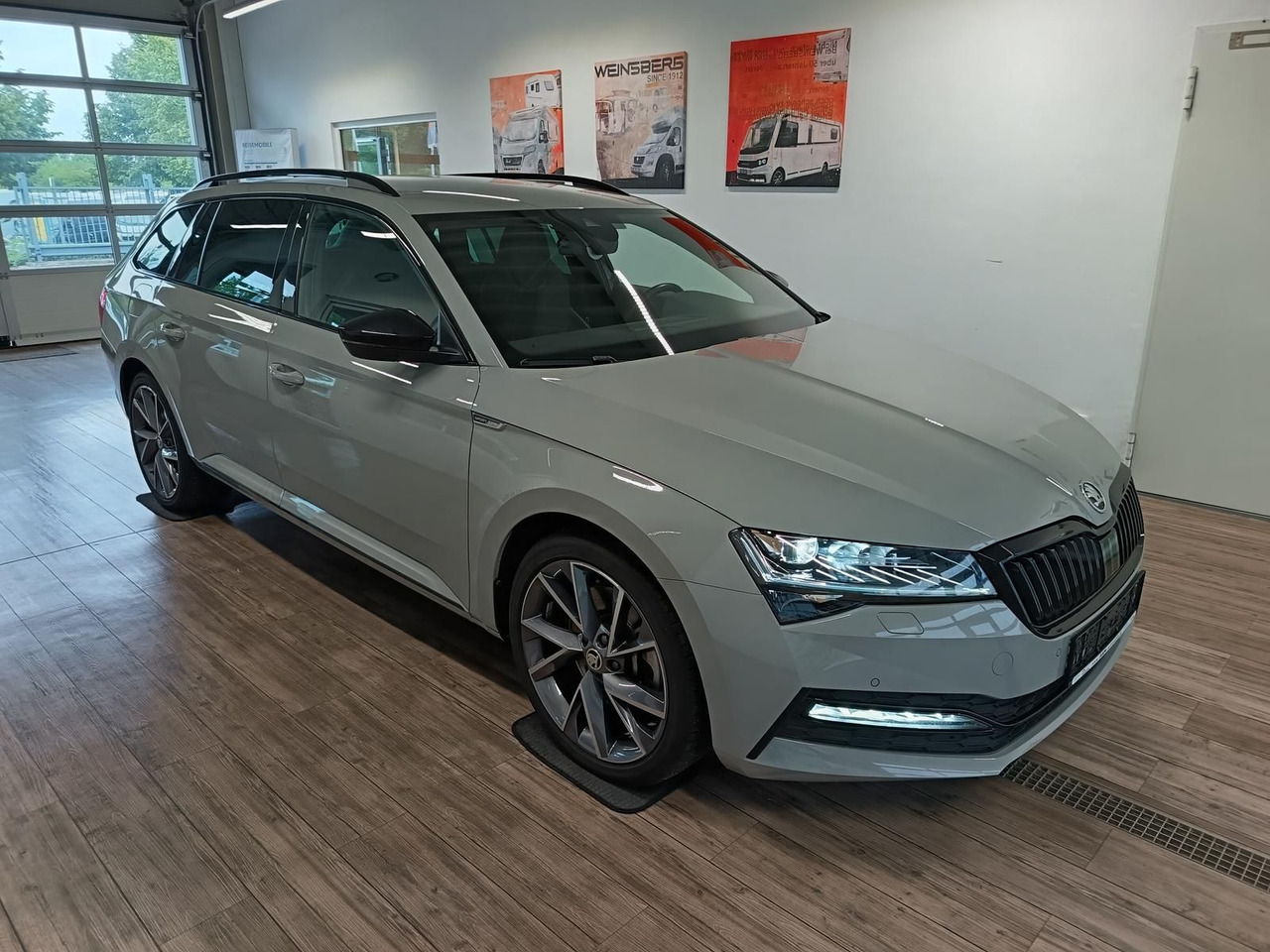 Skoda Superb Combi Sportline 2.0TSI DSG4x4*AHK*DCC*ACC - Coche: foto 3 Skoda Superb Combi Sportline 2.0TSI DSG4x4*AHK*DCC*ACC - Coche: foto 3