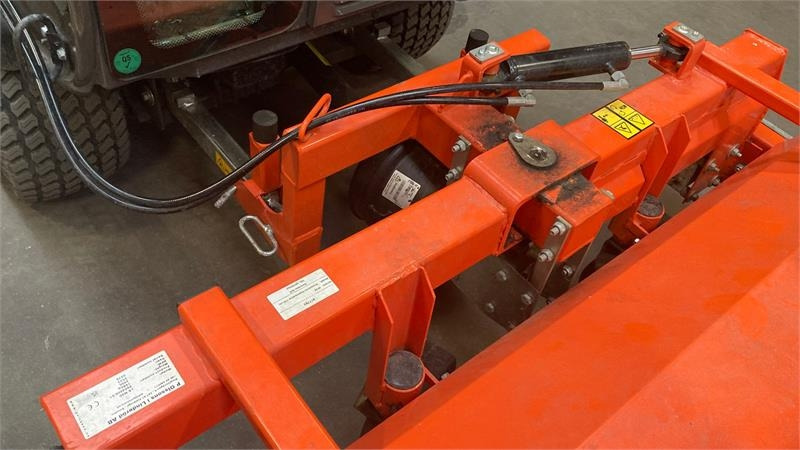 Husqvarna Fejemaskine med sving 5904500-01 - Barredora cucharón: foto 4 Husqvarna Fejemaskine med sving 5904500-01 - Barredora cucharón: foto 4