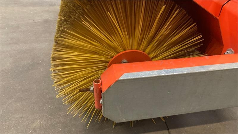 Husqvarna Fejemaskine med sving 5904500-01 - Barredora cucharón: foto 5 Husqvarna Fejemaskine med sving 5904500-01 - Barredora cucharón: foto 5