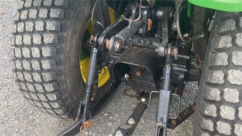 John Deere 3033 R - Tractor: foto 5 John Deere 3033 R - Tractor: foto 5