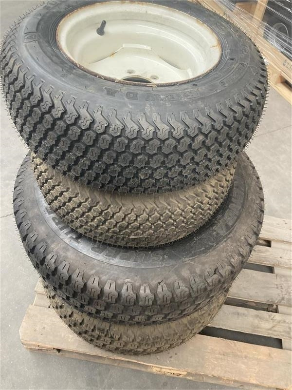 - - - Kenda Super Turf - NH Boomer 25 - Rueda completa: foto 2 - - - Kenda Super Turf - NH Boomer 25 - Rueda completa: foto 2