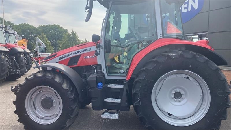 Massey Ferguson 5S.145 Exclusive Dyna-6 Exclusive - Tractor: foto 5 Massey Ferguson 5S.145 Exclusive Dyna-6 Exclusive - Tractor: foto 5