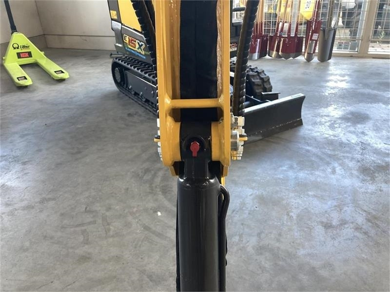 Miniexcavadora New Holland E15x Elektrisk: foto 7 Miniexcavadora New Holland E15x Elektrisk: foto 7