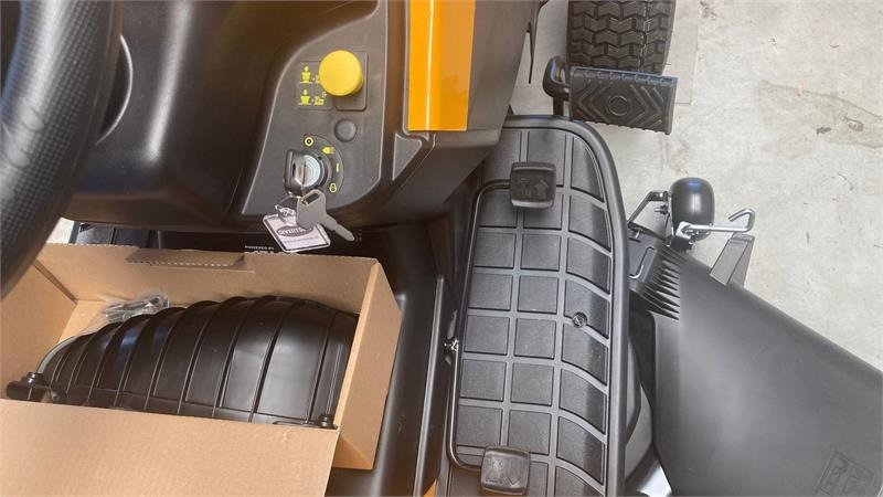 Stiga Tornado 5108 - Tractor municipal: foto 4 Stiga Tornado 5108 - Tractor municipal: foto 4