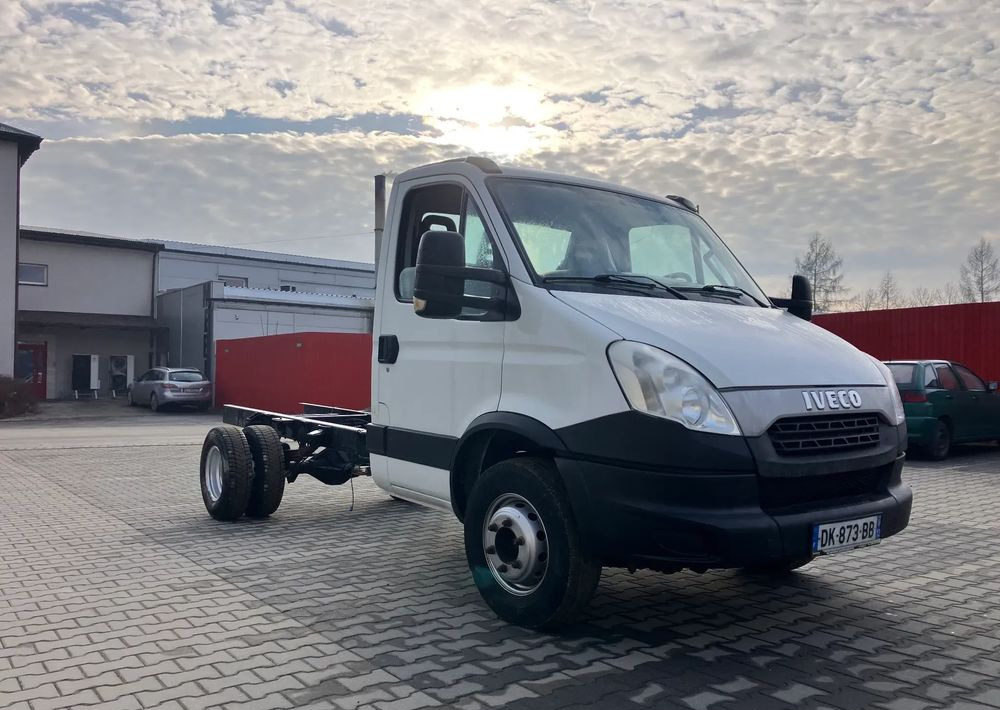 Iveco DAILY 70C17 RAMO DO ZABUDOWY,super stan - Camión chasis: foto 1 Iveco DAILY 70C17 RAMO DO ZABUDOWY,super stan - Camión chasis: foto 1