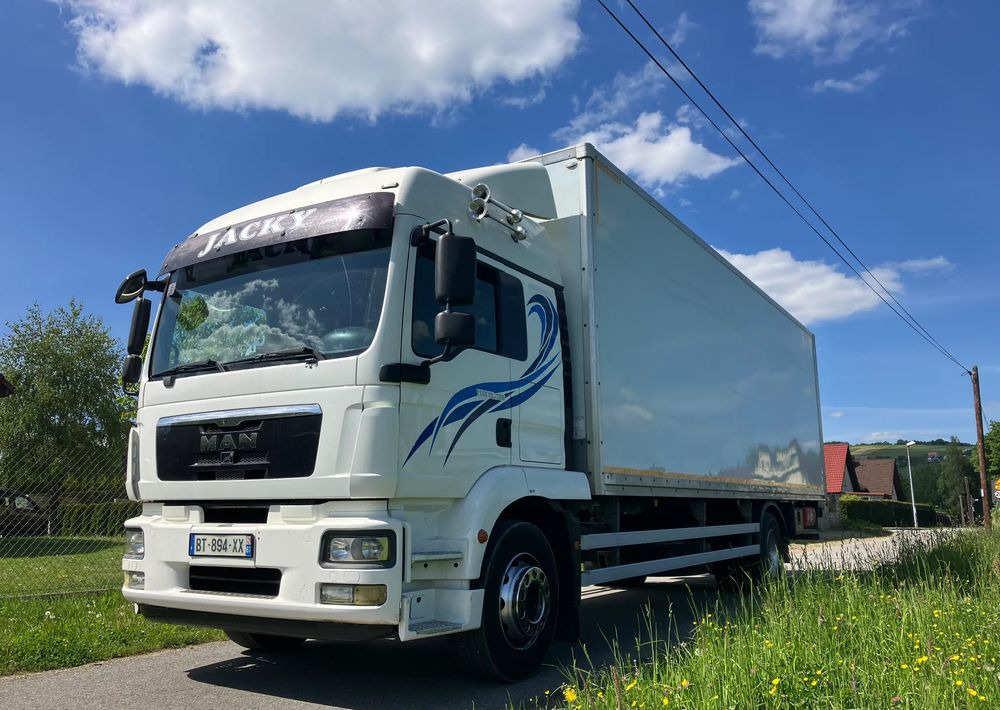 MAN MAN TGM 18.290 KURIERKA KONTENER 20 PALET SYPIALKA - Camión caja cerrada: foto 1 MAN MAN TGM 18.290 KURIERKA KONTENER 20 PALET SYPIALKA - Camión caja cerrada: foto 1