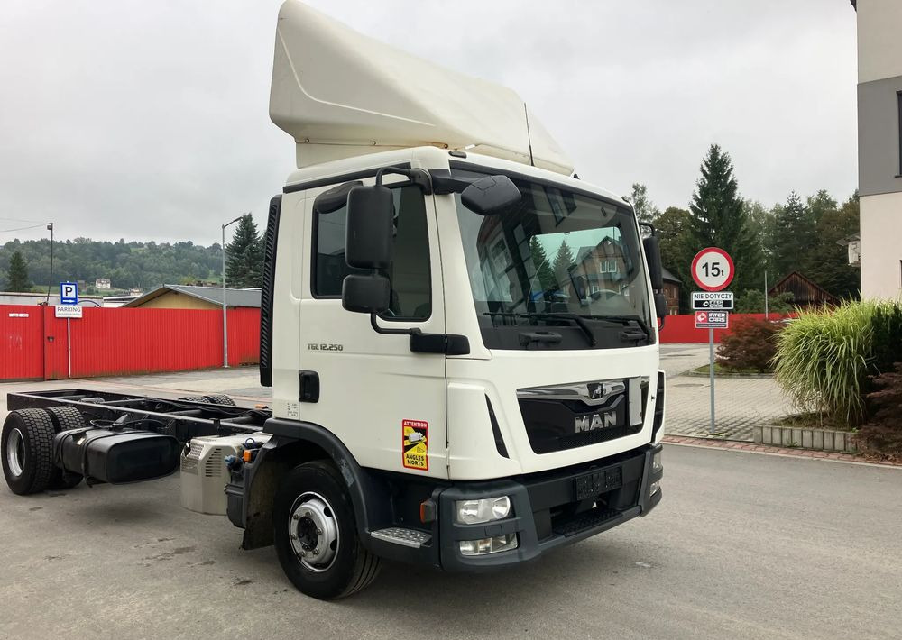 MAN Man TGM 12.250 euro 6 ramo do zabudowy Pomoc drogowa laweta kiper - Camión chasis: foto 2 MAN Man TGM 12.250 euro 6 ramo do zabudowy Pomoc drogowa laweta kiper - Camión chasis: foto 2