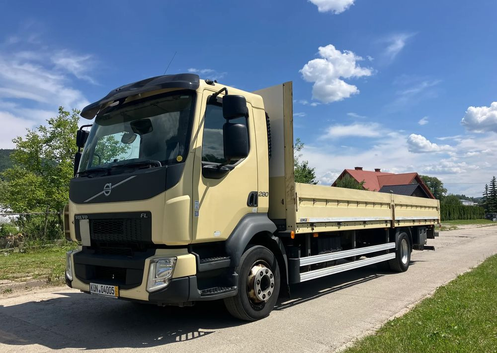 Camión caja abierta Volvo FL 280 skrzynia burtówka laweta: foto 1