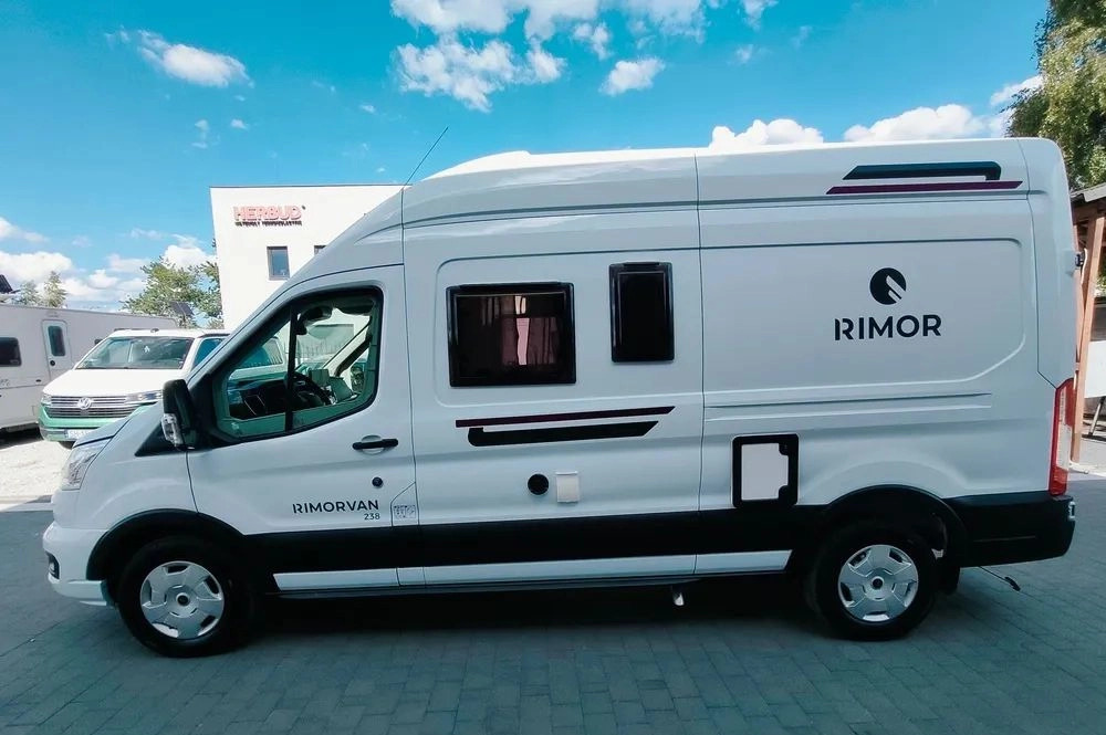 FORD Rimor NEW Ford Van 238 Truma Diesel Roller Shutters Remis AUTOMAT - Autocaravana: foto 3 FORD Rimor NEW Ford Van 238 Truma Diesel Roller Shutters Remis AUTOMAT - Autocaravana: foto 3