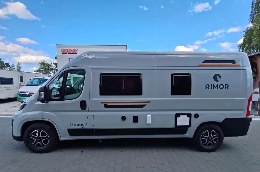 Fiat Ducato Rimor Horus 45 NEW AUTOMAT Grau Truma Diesel Lampen FULL LED 4-Sitzer - Autocaravana: foto 3 Fiat Ducato Rimor Horus 45 NEW AUTOMAT Grau Truma Diesel Lampen FULL LED 4-Sitzer - Autocaravana: foto 3