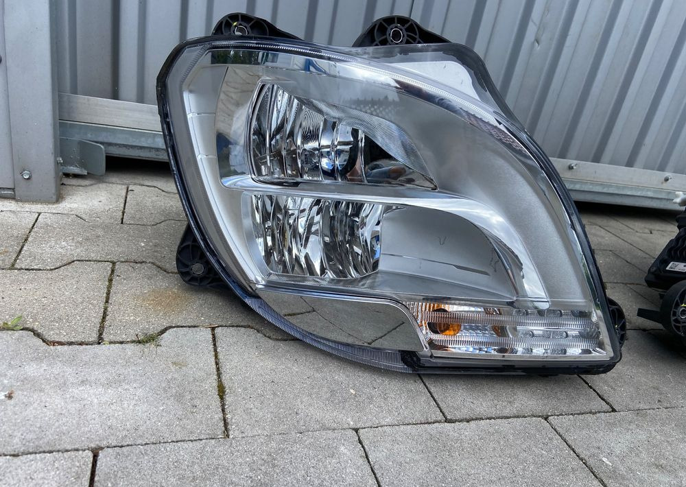 Lampy LED DAF XF 106 euro 6 komplet reflektory - Luz/ Iluminación para Camión: foto 2 Lampy LED DAF XF 106 euro 6 komplet reflektory - Luz/ Iluminación para Camión: foto 2