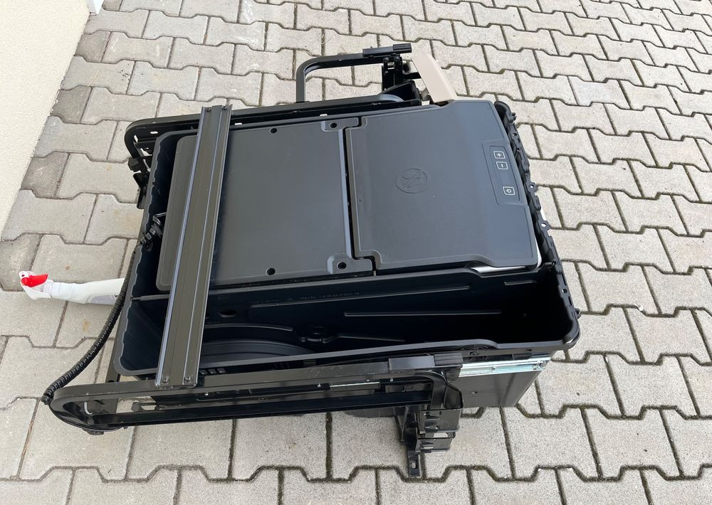 Lodówka MAN TGX euro 6 lift chłodziarka schowek szuflada - Cabina e interior para Camión: foto 3 Lodówka MAN TGX euro 6 lift chłodziarka schowek szuflada - Cabina e interior para Camión: foto 3