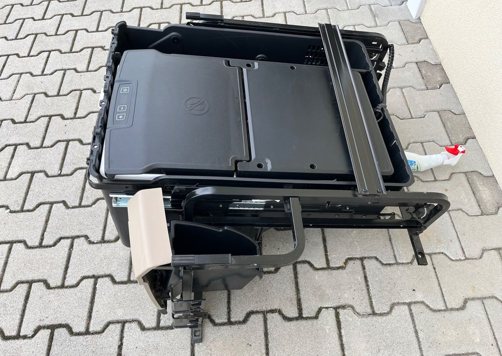 Lodówka MAN TGX euro 6 lift chłodziarka schowek szuflada - Cabina e interior para Camión: foto 4 Lodówka MAN TGX euro 6 lift chłodziarka schowek szuflada - Cabina e interior para Camión: foto 4