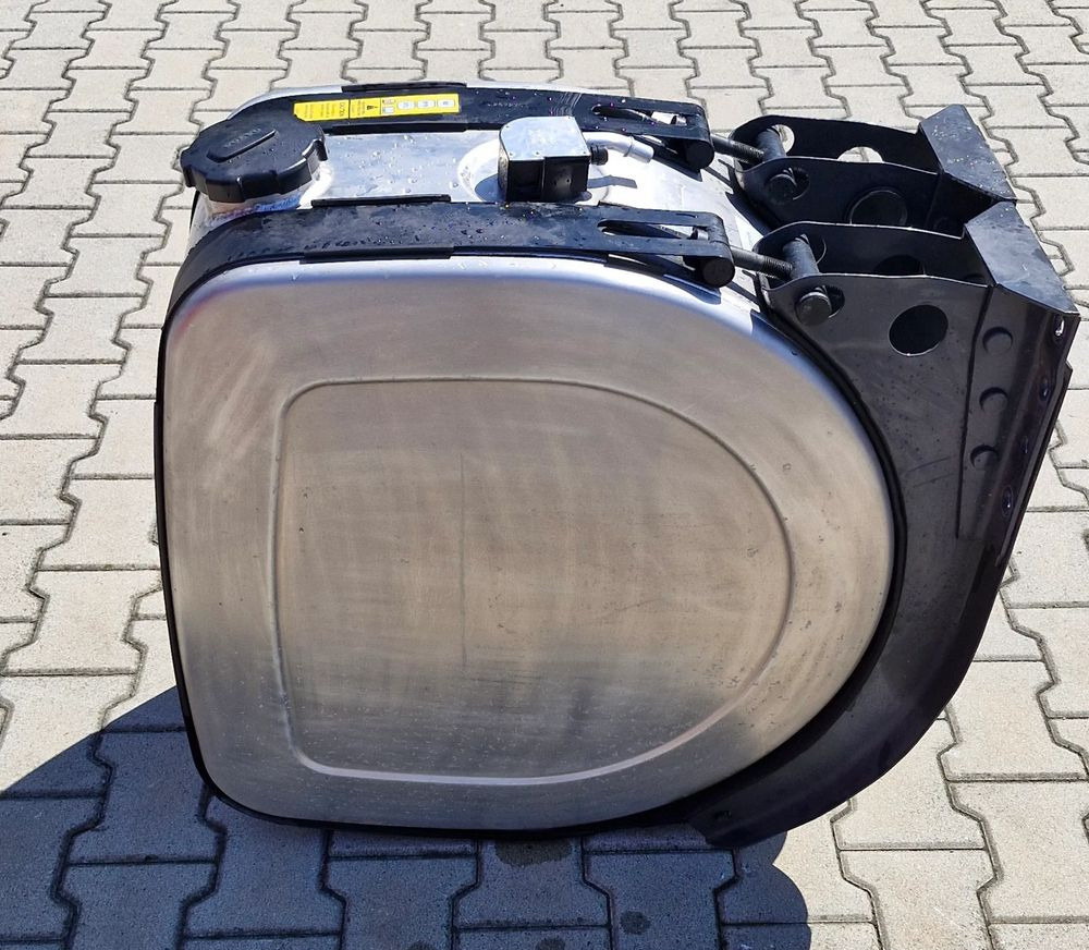 VOLVO FH4 RENAULT GAMA T ZBIORNIK PALIWA 150L NOWY - Tanque de almacenamiento: foto 2 VOLVO FH4 RENAULT GAMA T ZBIORNIK PALIWA 150L NOWY - Tanque de almacenamiento: foto 2