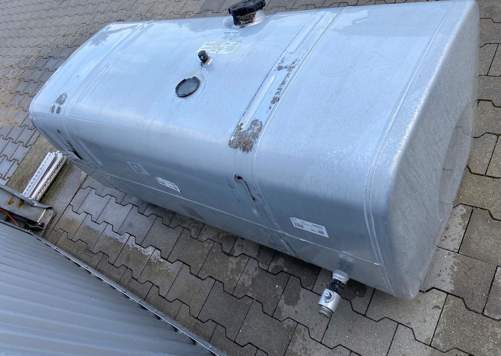 Zbiornik paliwa MAN TGX TGS 600 litrów bak - Depósito de combustible para Camión: foto 4 Zbiornik paliwa MAN TGX TGS 600 litrów bak - Depósito de combustible para Camión: foto 4