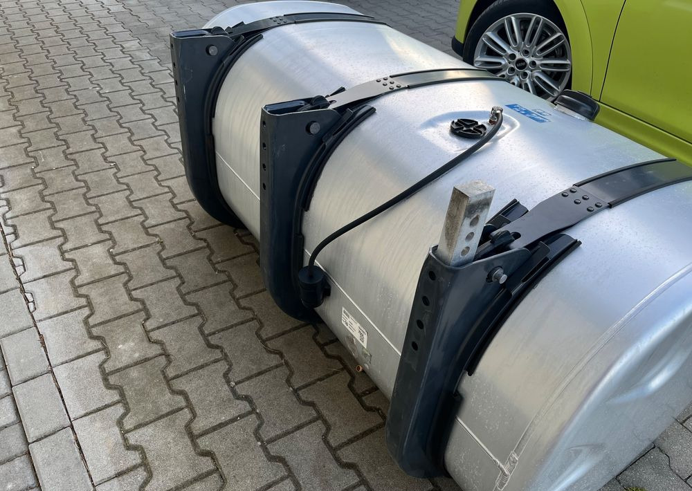 Zbiornik paliwa Scania Super R S 700 L kompletny bak NGS NGR - Sistema de combustible para Camión: foto 4 Zbiornik paliwa Scania Super R S 700 L kompletny bak NGS NGR - Sistema de combustible para Camión: foto 4