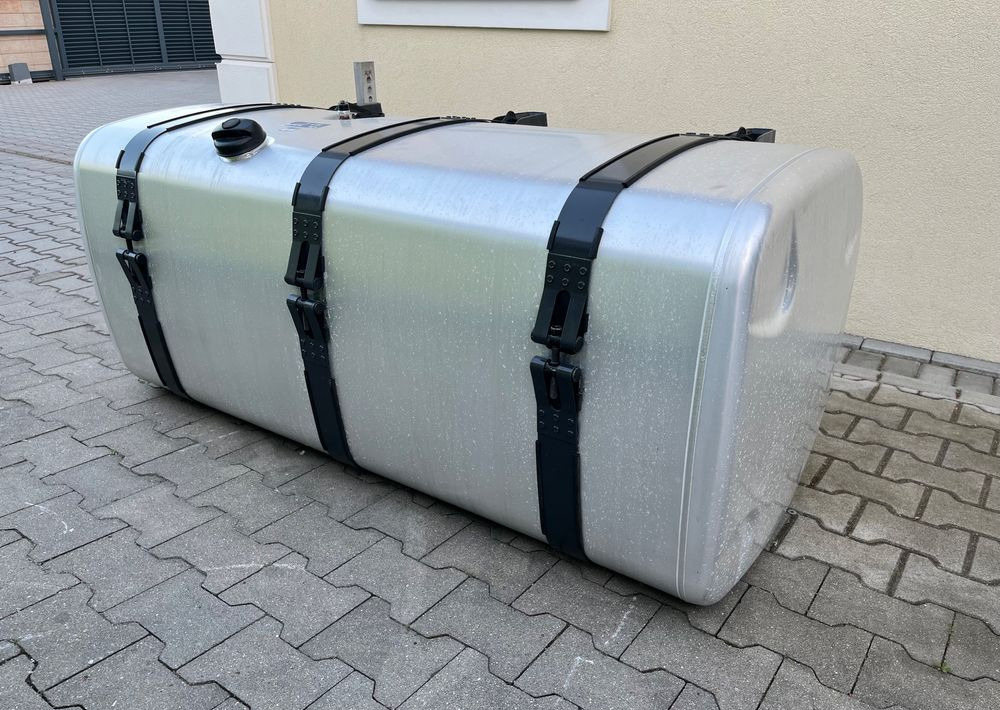 Zbiornik paliwa Scania Super R S 700 L kompletny bak NGS NGR - Sistema de combustible para Camión: foto 3 Zbiornik paliwa Scania Super R S 700 L kompletny bak NGS NGR - Sistema de combustible para Camión: foto 3