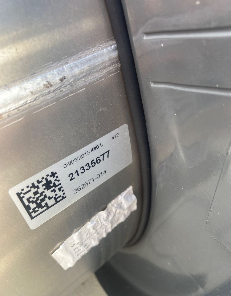 Zbiornik paliwa Volvo FH Renault 480 litrów bak jak nowy - Depósito de combustible para Camión: foto 4 Zbiornik paliwa Volvo FH Renault 480 litrów bak jak nowy - Depósito de combustible para Camión: foto 4