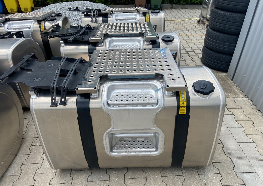 Zbiornik paliwa Volvo FH Renault 480 litrów bak jak nowy - Depósito de combustible para Camión: foto 1 Zbiornik paliwa Volvo FH Renault 480 litrów bak jak nowy - Depósito de combustible para Camión: foto 1
