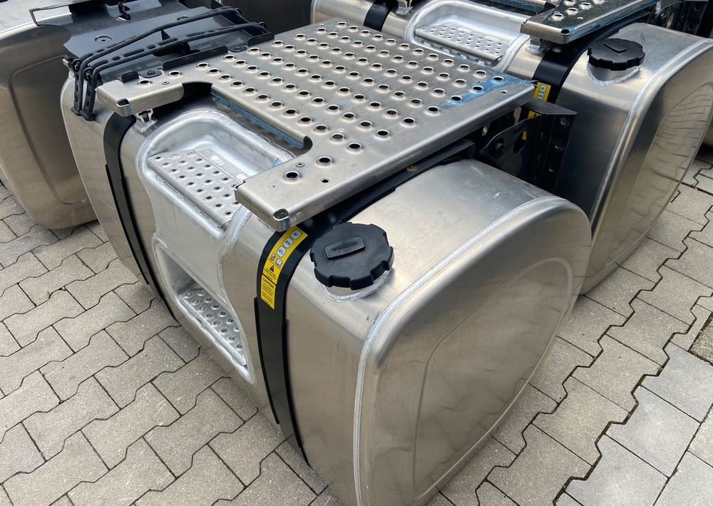 Zbiornik paliwa Volvo FH Renault 480 litrów bak jak nowy - Depósito de combustible para Camión: foto 3 Zbiornik paliwa Volvo FH Renault 480 litrów bak jak nowy - Depósito de combustible para Camión: foto 3