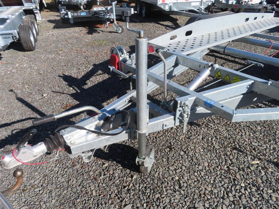 Böckmann, Autotransporter, 2,7 to. kippbar, 100 km, PKW Anhänger - Remolque portavehículos: foto 3 Böckmann, Autotransporter, 2,7 to. kippbar, 100 km, PKW Anhänger - Remolque portavehículos: foto 3