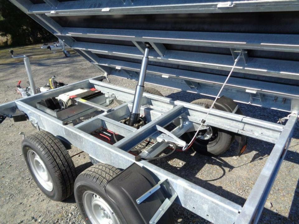 Böckmann PKW-Anhänger Elektro Dreiseitenkipper, 2,7 to - Remolque volquete: foto 5 Böckmann PKW-Anhänger Elektro Dreiseitenkipper, 2,7 to - Remolque volquete: foto 5