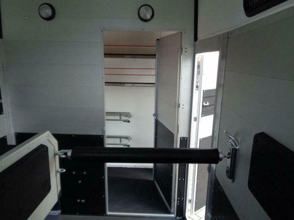 Böckmann Pferdeanhänger Big Portax WCF Videokamera - Remolque para caballos: foto 3 Böckmann Pferdeanhänger Big Portax WCF Videokamera - Remolque para caballos: foto 3