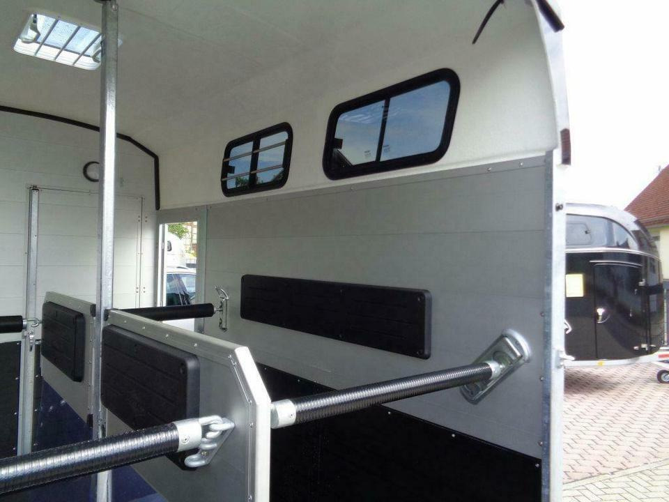 Böckmann Pferdeanhänger Big Portax WCF Videokamera - Remolque para caballos: foto 5 Böckmann Pferdeanhänger Big Portax WCF Videokamera - Remolque para caballos: foto 5