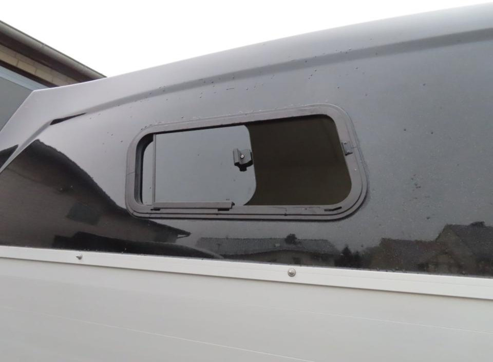 Remolque para caballos Böckmann Pferdeanhänger Champion R extra Fenster Dachlüfter SaKa.: foto 16
