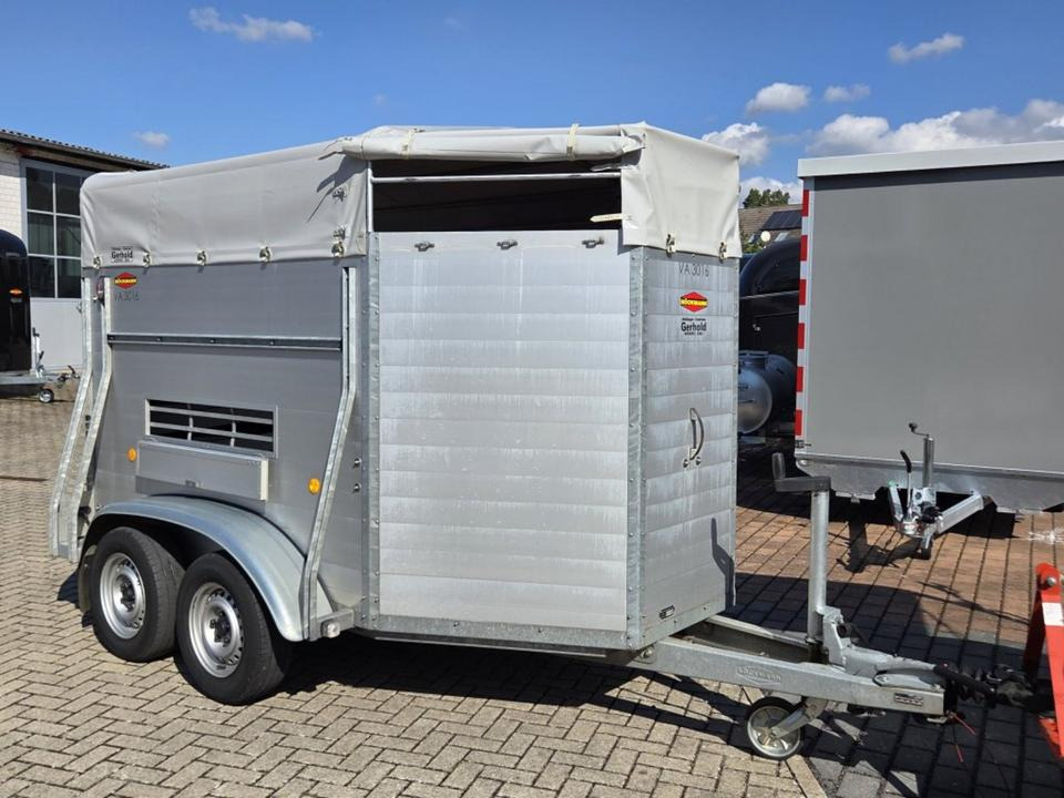 Böckmann Viehanhänger, 2,4 to. Lüftungsklappen Humbaur, Fendt - Remolque para caballos: foto 4 Böckmann Viehanhänger, 2,4 to. Lüftungsklappen Humbaur, Fendt - Remolque para caballos: foto 4