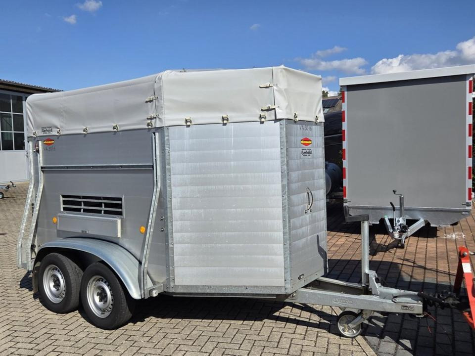 Böckmann Viehanhänger, 2,4 to. Lüftungsklappen Humbaur, Fendt - Remolque para caballos: foto 3 Böckmann Viehanhänger, 2,4 to. Lüftungsklappen Humbaur, Fendt - Remolque para caballos: foto 3