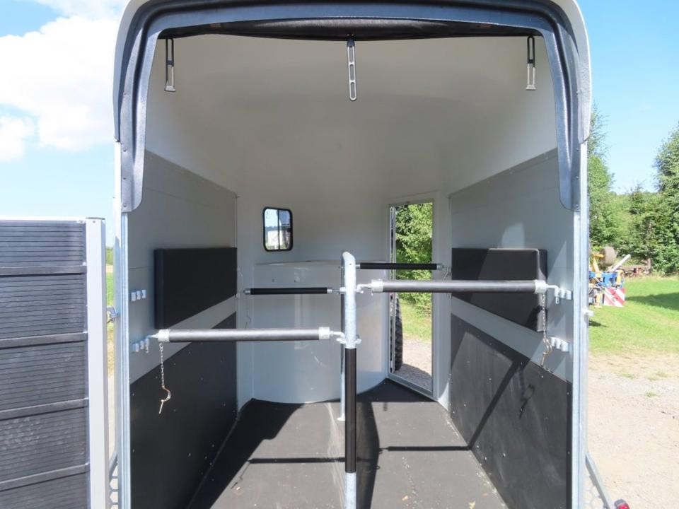 Remolque para caballos Cheval, Pferdeanhänger , 2,0 to. SaKa, , 100 km/h, Tür/Rampe: foto 9 Remolque para caballos Cheval, Pferdeanhänger , 2,0 to. SaKa, , 100 km/h, Tür/Rampe: foto 9