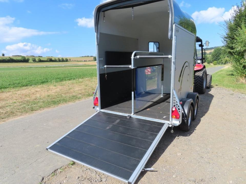 Remolque para caballos Cheval, Pferdeanhänger , 2,0 to. SaKa, , 100 km/h, Tür/Rampe: foto 11 Remolque para caballos Cheval, Pferdeanhänger , 2,0 to. SaKa, , 100 km/h, Tür/Rampe: foto 11