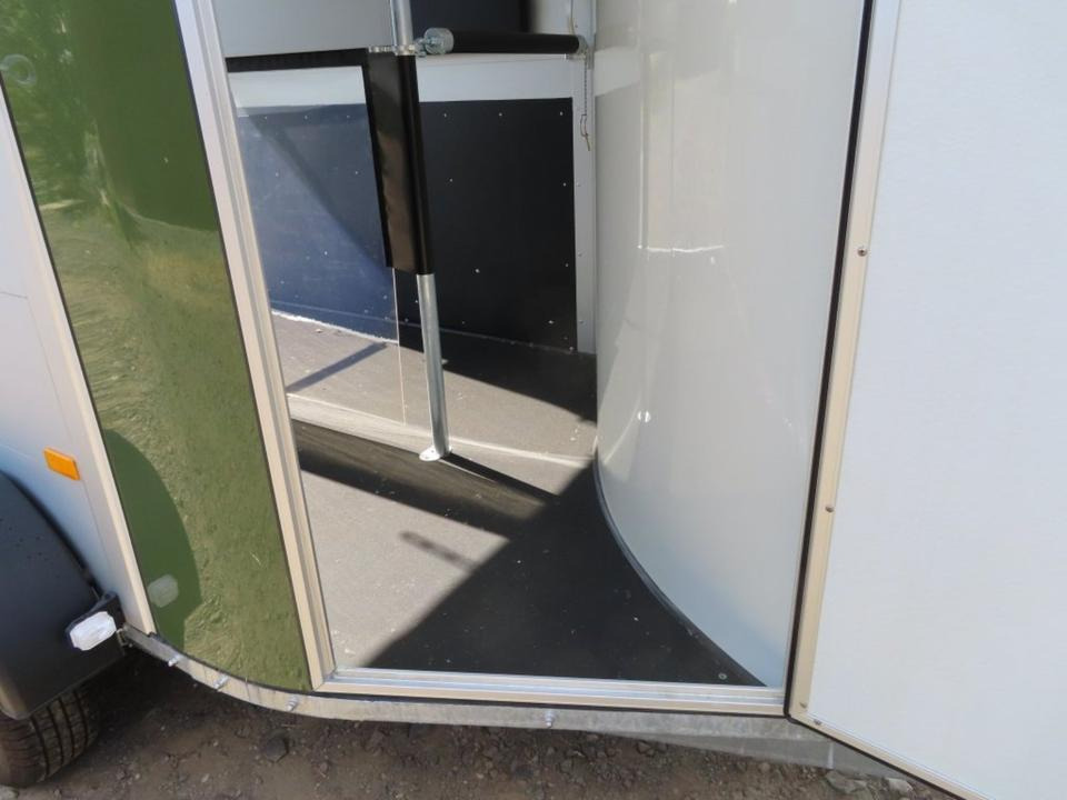 Remolque para caballos Cheval, Pferdeanhänger , 2,0 to. SaKa, , 100 km/h, Tür/Rampe: foto 8 Remolque para caballos Cheval, Pferdeanhänger , 2,0 to. SaKa, , 100 km/h, Tür/Rampe: foto 8