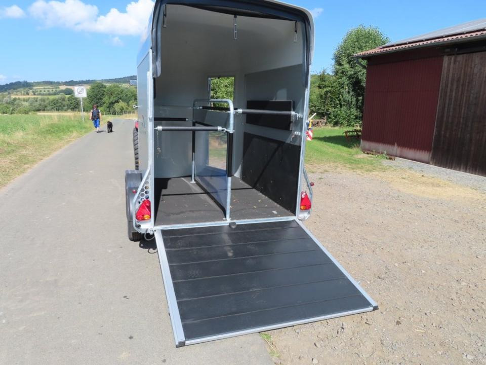 Remolque para caballos Cheval, Pferdeanhänger , 2,0 to. SaKa, , 100 km/h, Tür/Rampe: foto 10 Remolque para caballos Cheval, Pferdeanhänger , 2,0 to. SaKa, , 100 km/h, Tür/Rampe: foto 10