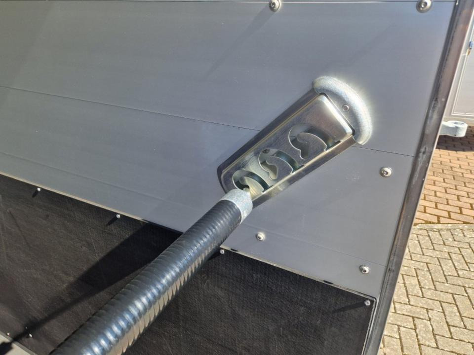 Pferdeanhänger Böckmann Portax Esprit Nex Gen Saka Flügeltür 2,4t - Remolque para caballos: foto 2 Pferdeanhänger Böckmann Portax Esprit Nex Gen Saka Flügeltür 2,4t - Remolque para caballos: foto 2