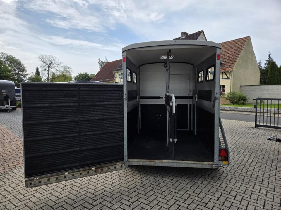 Pferdeanhänger Böckmann Portax L SR WCF 100km/h Flügeltür - Remolque para caballos: foto 4 Pferdeanhänger Böckmann Portax L SR WCF 100km/h Flügeltür - Remolque para caballos: foto 4