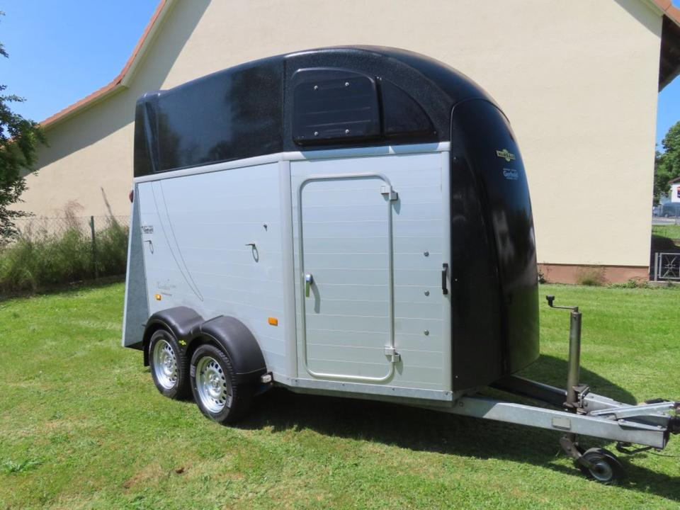 Pferdeanhänger Humbaur, Xanthos Aero, 100 km/h Sattelkammer - Remolque para caballos: foto 2 Pferdeanhänger Humbaur, Xanthos Aero, 100 km/h Sattelkammer - Remolque para caballos: foto 2