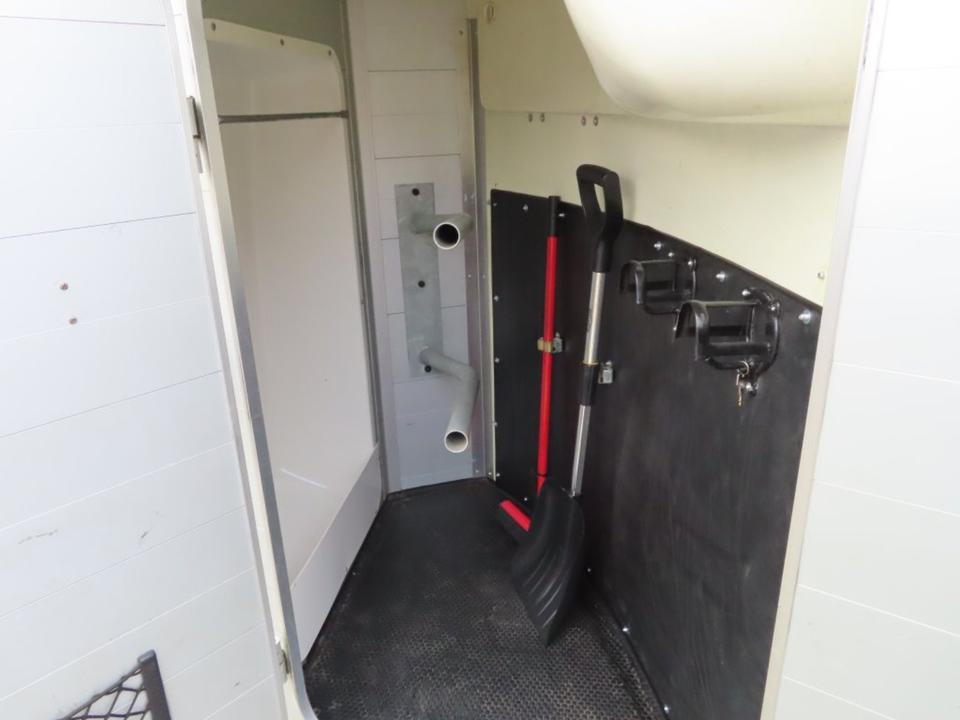 Pferdeanhänger Humbaur, Xanthos Aero, 100 km/h Sattelkammer - Remolque para caballos: foto 3 Pferdeanhänger Humbaur, Xanthos Aero, 100 km/h Sattelkammer - Remolque para caballos: foto 3