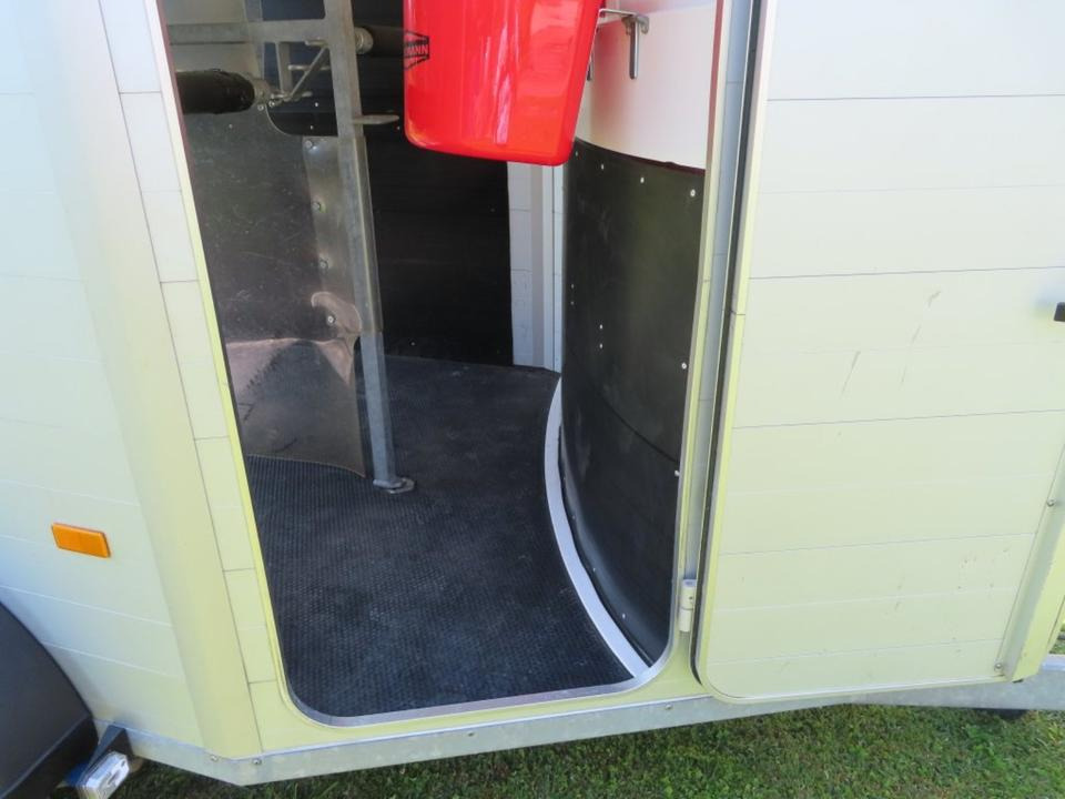 Pferdeanhänger Humbaur, Xanthos Aero, 100 km/h Sattelkammer - Remolque para caballos: foto 5 Pferdeanhänger Humbaur, Xanthos Aero, 100 km/h Sattelkammer - Remolque para caballos: foto 5