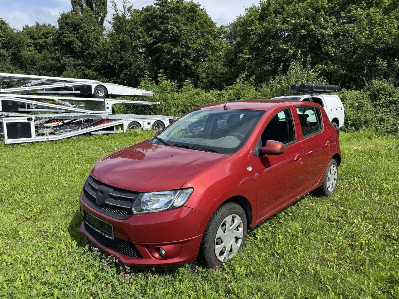 Dacia Sandero TCe90 Laureate +STEUERKETTE RASSELT+ - Sedan: foto 1 Dacia Sandero TCe90 Laureate +STEUERKETTE RASSELT+ - Sedan: foto 1
